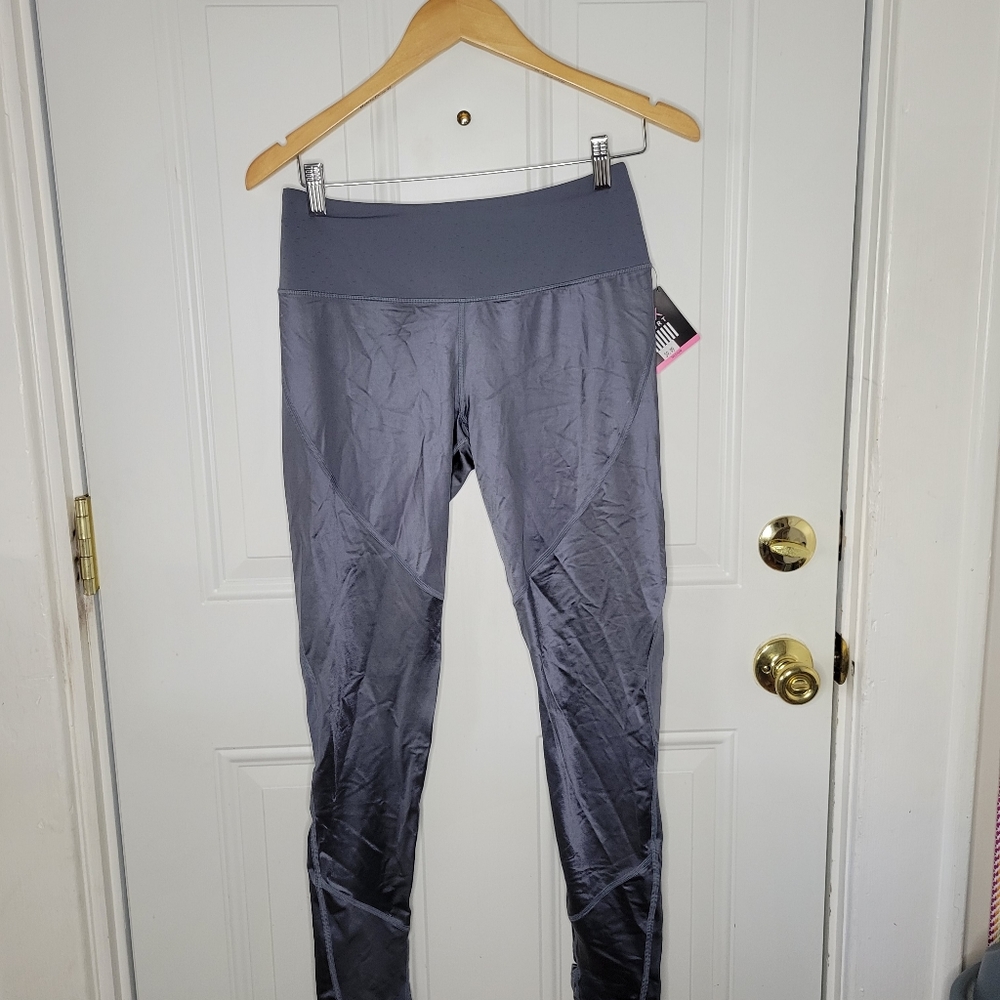 NWT Victoria sport leggings size med
